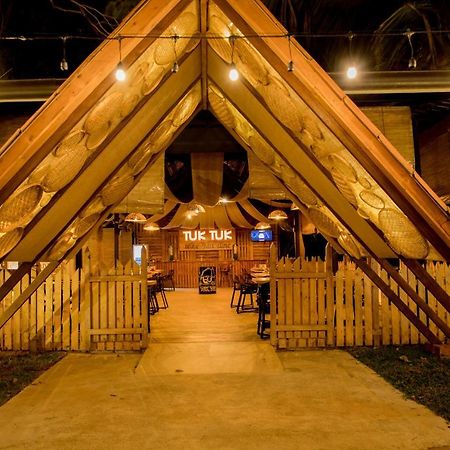 Tuk Tuk Boutique Hotel ネゴンボ エクステリア 写真