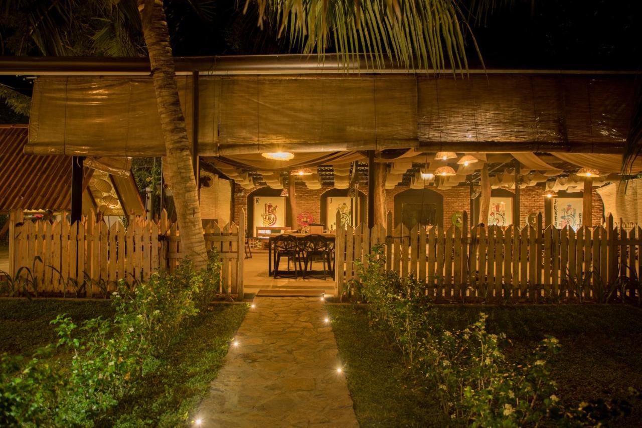 Tuk Tuk Boutique Hotel ネゴンボ エクステリア 写真