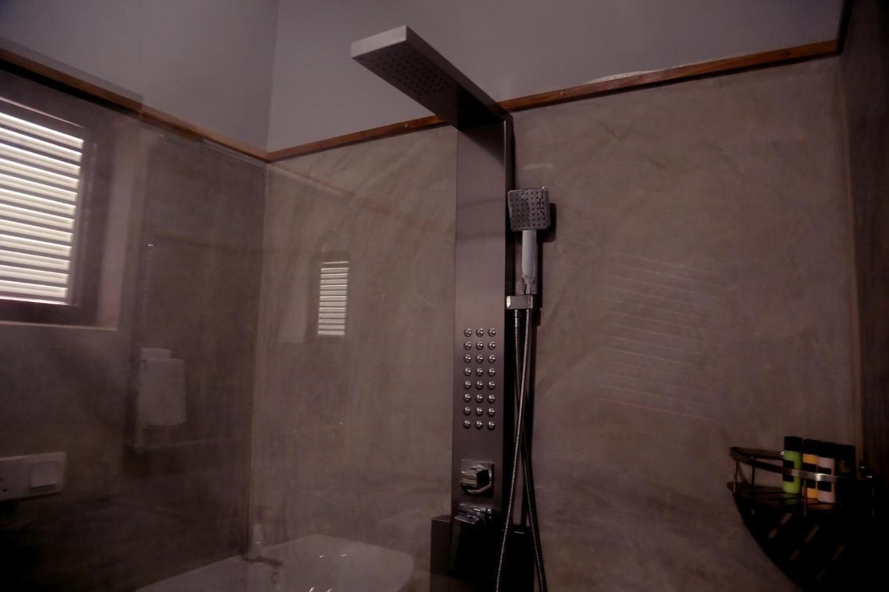 Tuk Tuk Boutique Hotel ネゴンボ エクステリア 写真